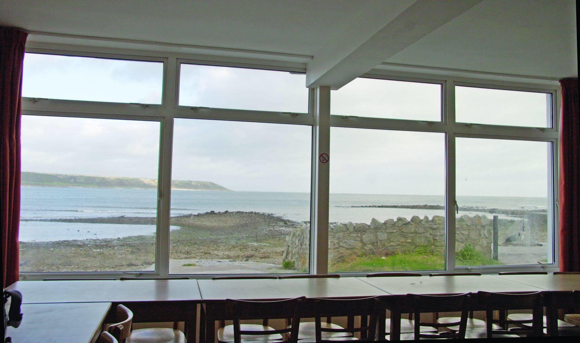 Хостел Yha Port Eynon Экстерьер фото